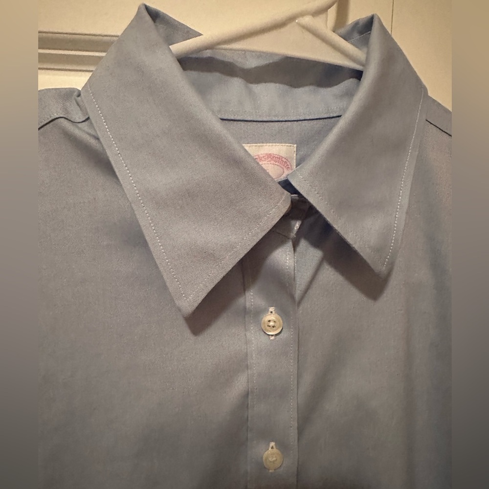 Women’s Brooks Brother Button Down, Tailored Fit, NO-IRON, Light Blue, Size 6.